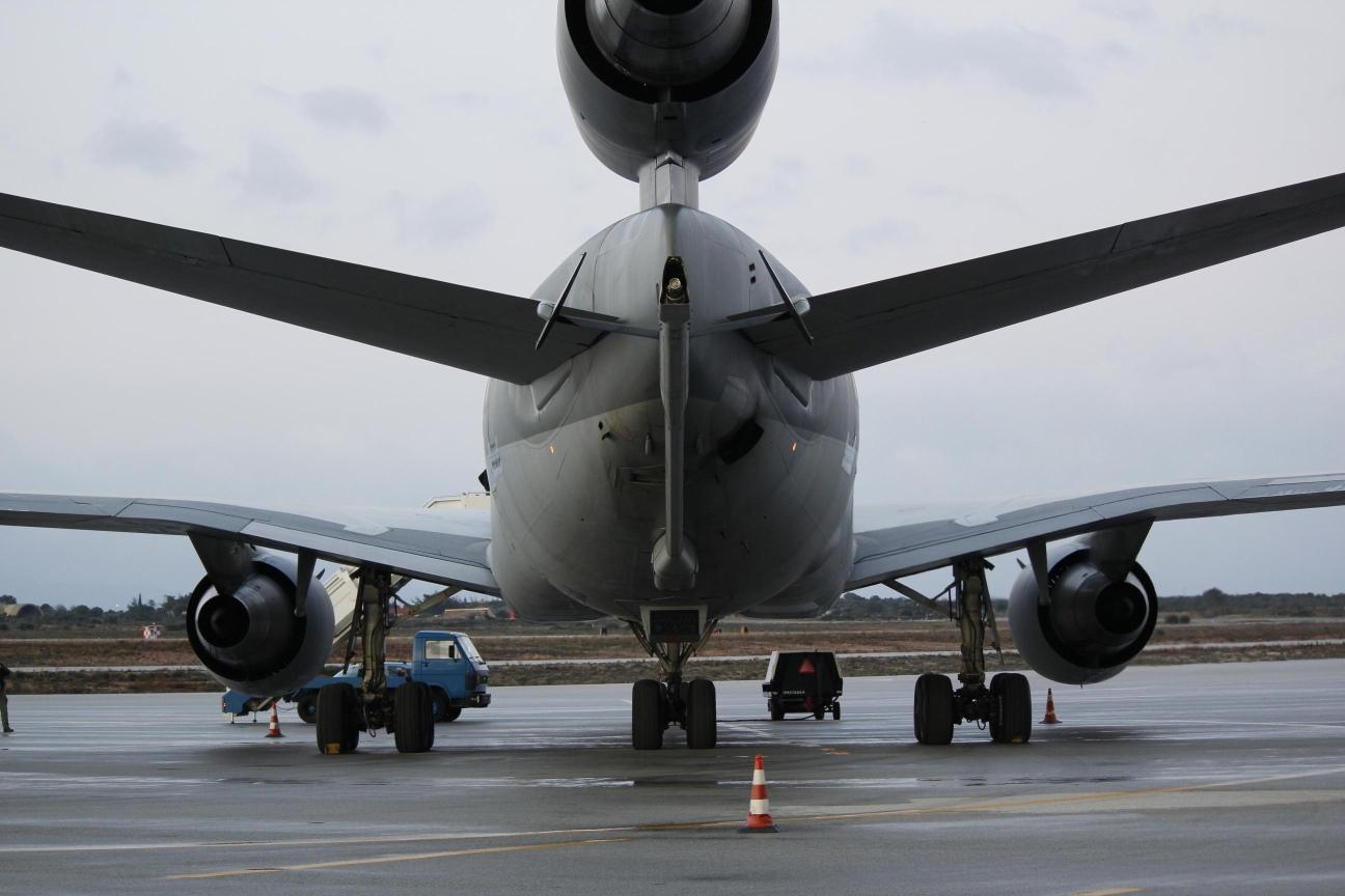 Dutch KDC-10 tanker from behind