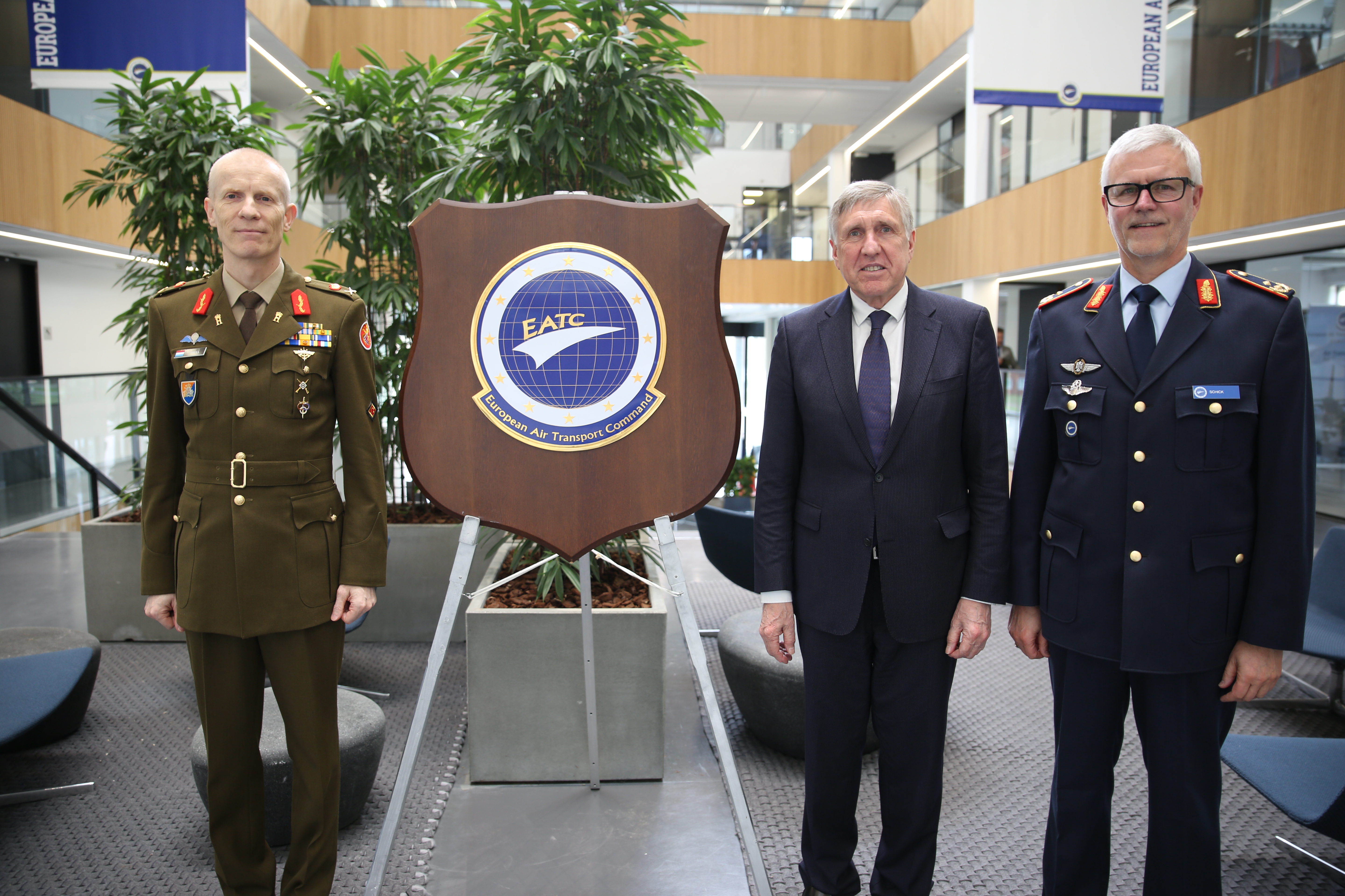 The Luxembourg Minister of Defence and Chief of Defence at EATC