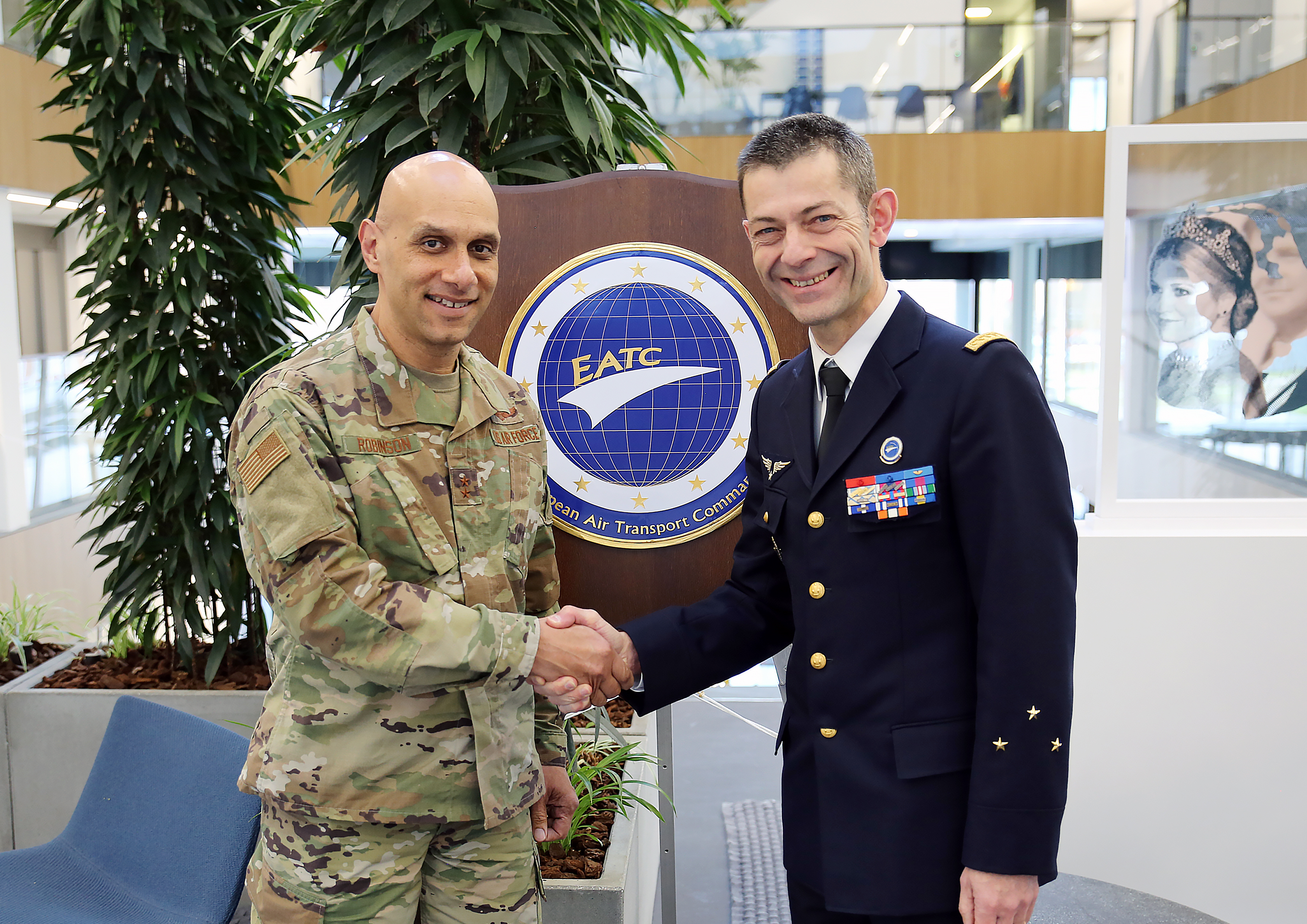 The Director of operations, US Transportation Command, visits EATC.