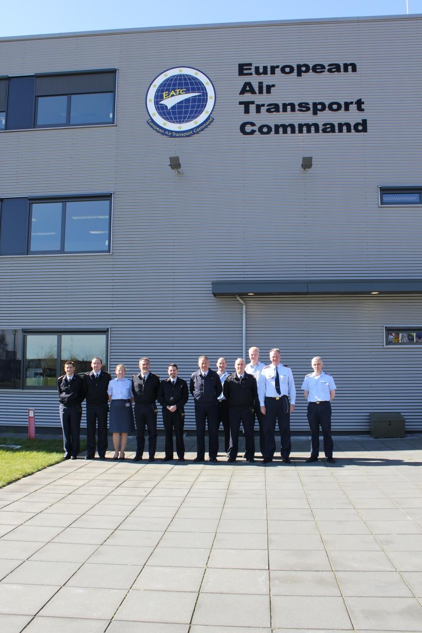 Both delegations in front of the EATC building