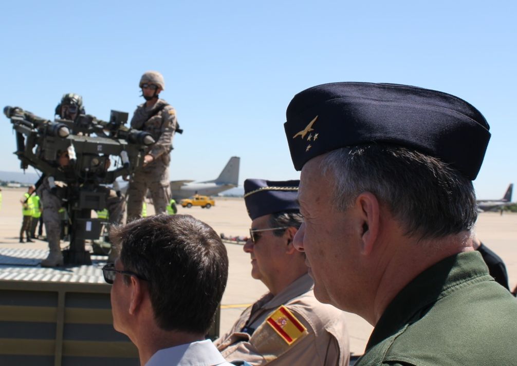 General Valentin at a static display (in the background General Arnaiz)