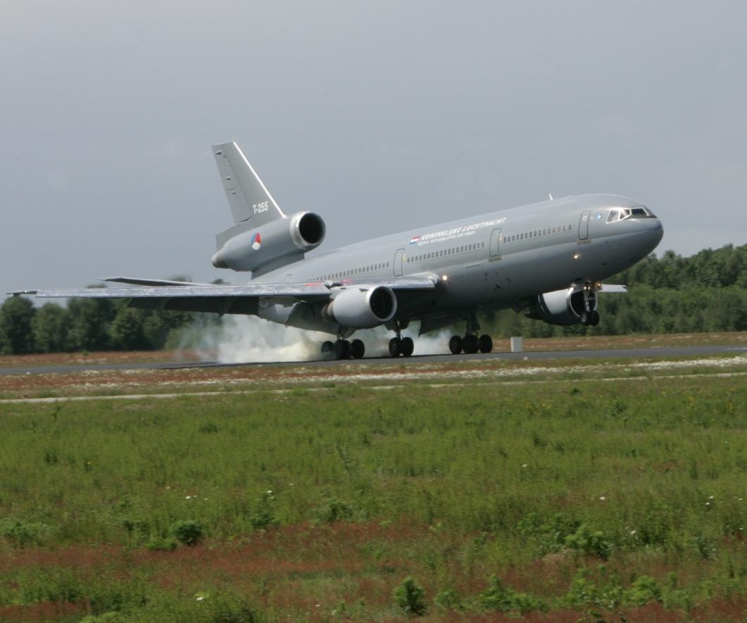 KDC-10 landing