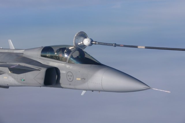 MRTT supplying Saab Gripen