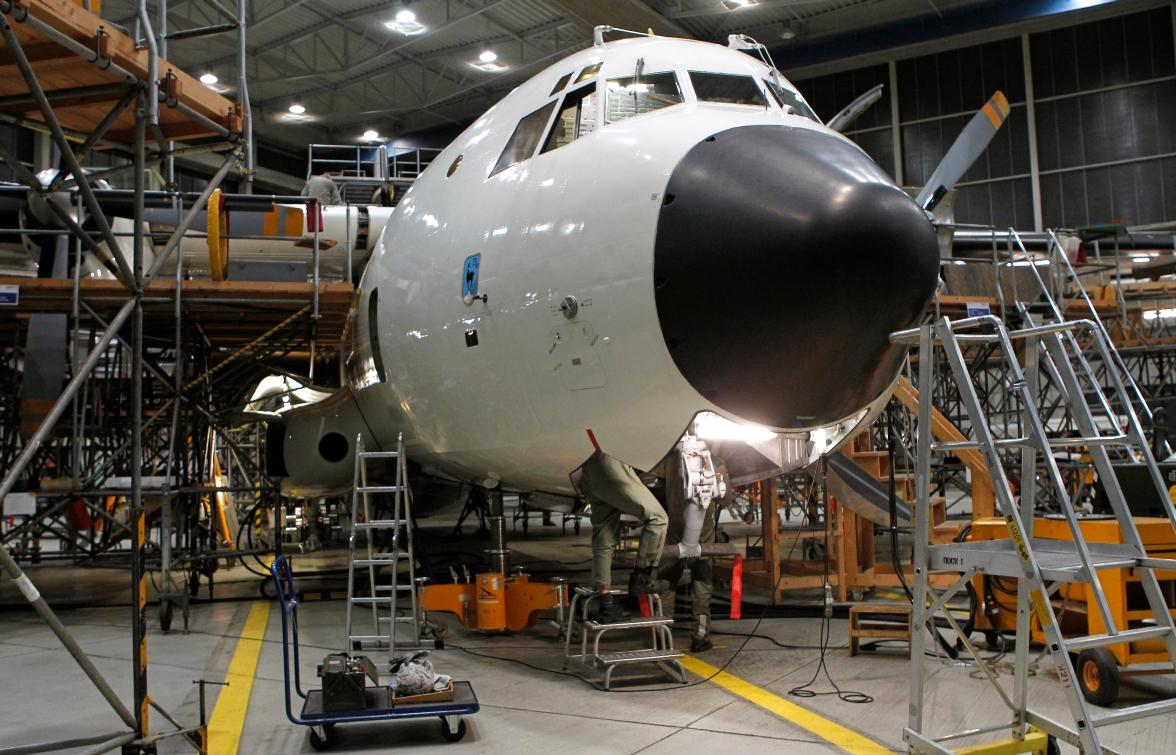 Aircraft maintenance on Transall C-160