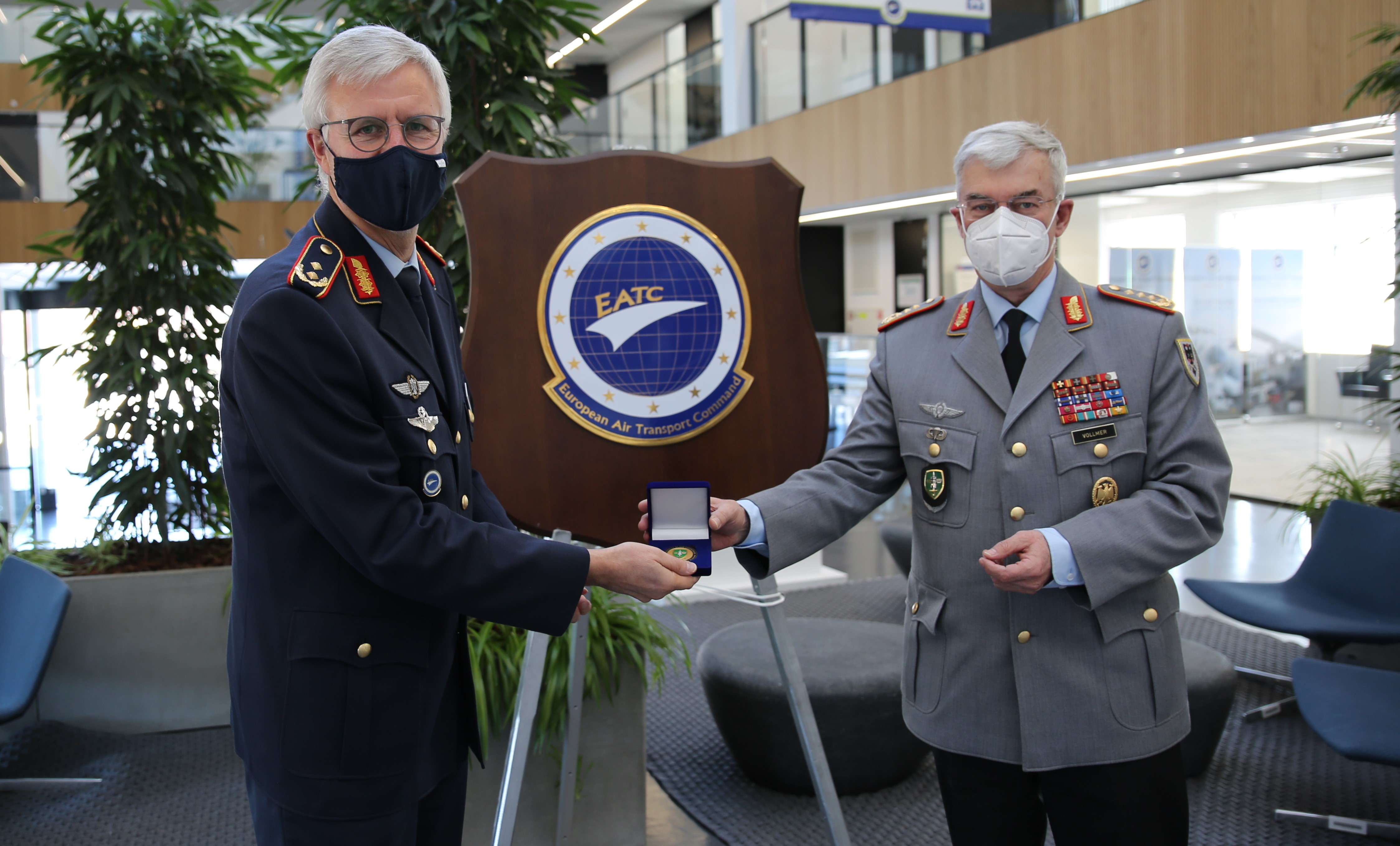The Commander Joint Force Command Brunssum visits EATC