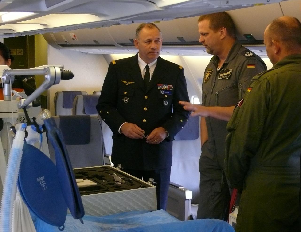 Inside the MRTT with AE-kit (General Valentin left)